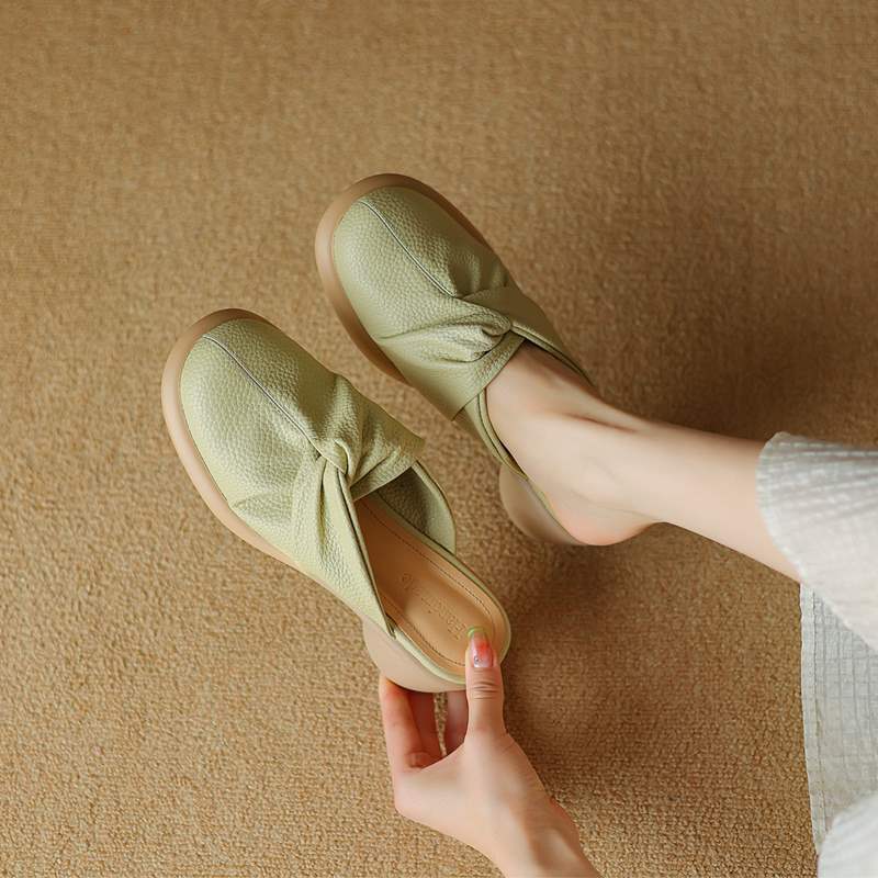 Gentle and soft textured twisted toe box mid-heel mule sandals
