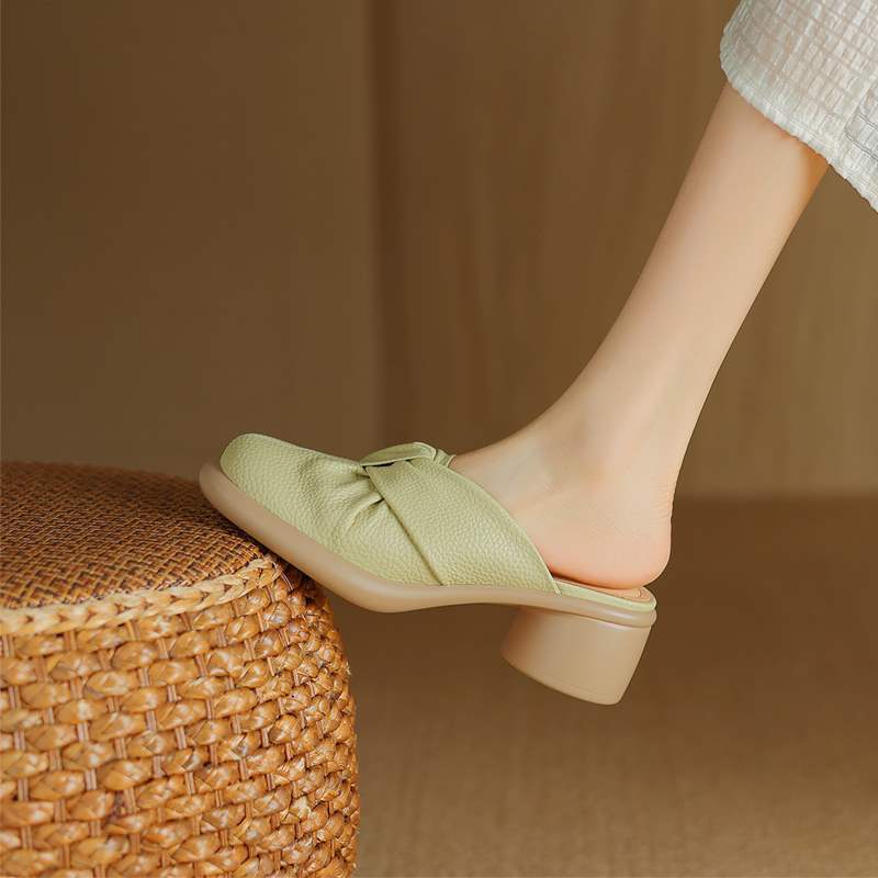 Gentle and soft textured twisted toe box mid-heel mule sandals